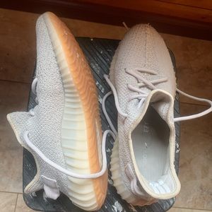 Yeezy 350 Boost V2 in color Sesame